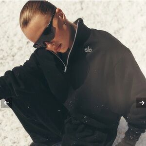 ALO Yoga Black Sweatshirt